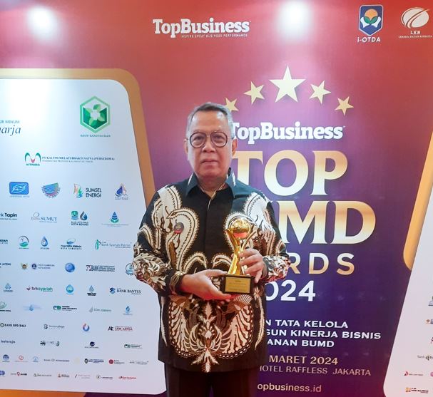 Wali Kota Benyamin Davnie Raih Penghargaan Top Pembina BUMD 2024