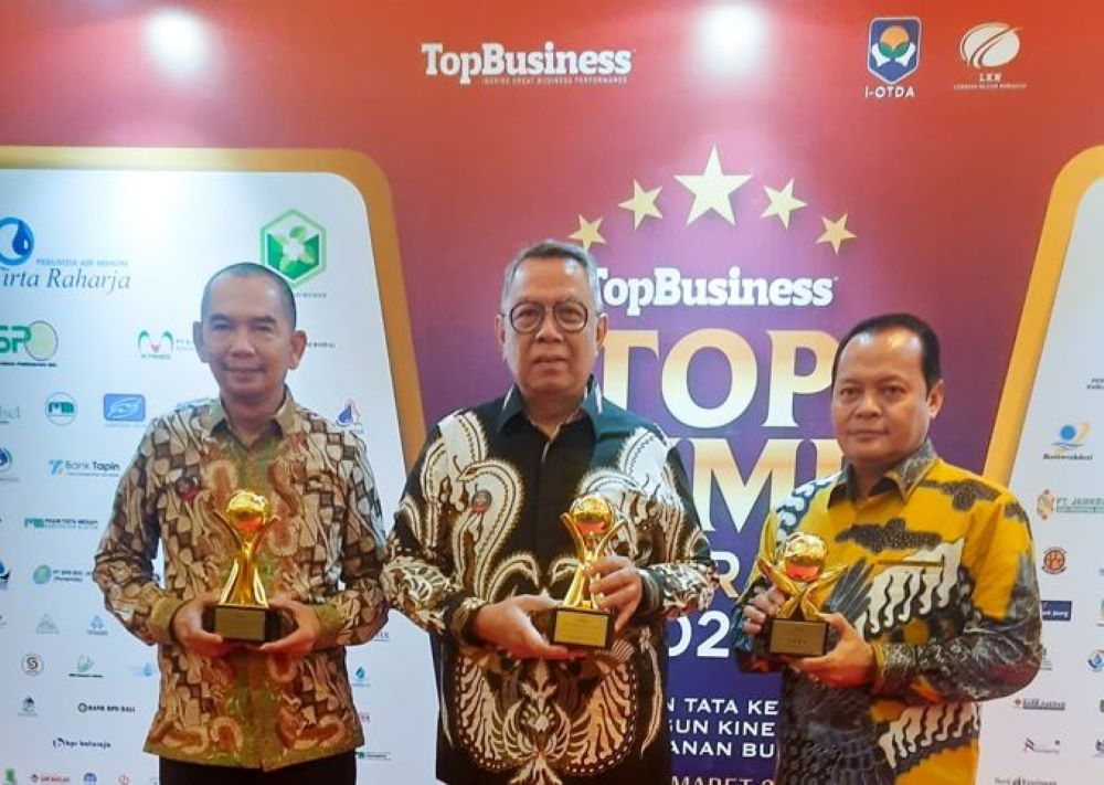 Wali Kota Benyamin Davnie Raih Penghargaan Top Pembina BUMD 2024