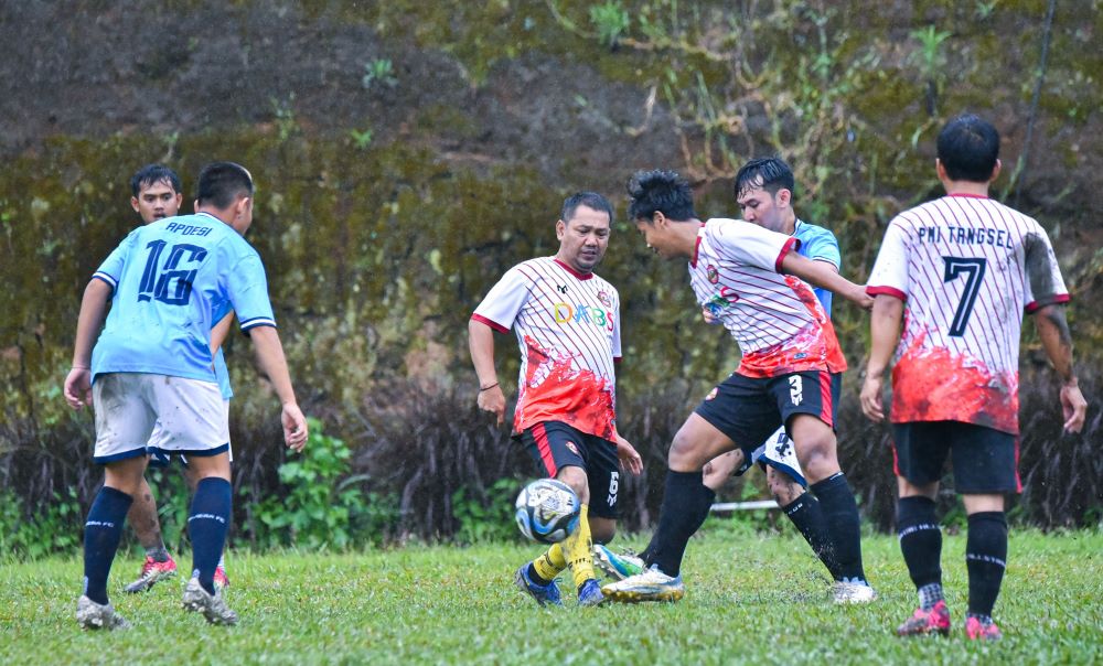 Jalin Silaturahmi, Volunteer FC PMI Tangsel Kalahkan APDESI FC 6-0 dalam Laga Persahabatan