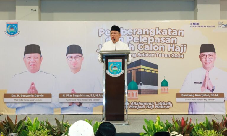 Lepas 393 Calon Jamaah Haji Asal Tangsel, Wali Kota Benyamin Davni Doakan Jadi Haji yang Mabrur